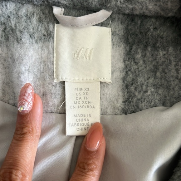 H&M Gray and White Plaid Coat - Picture 3 of 9